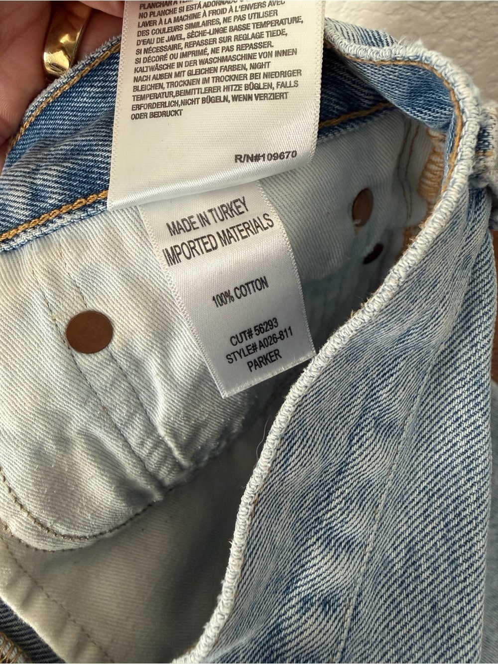 Agolde PARKER VINTAGE CUT OFF SHORT IN SWAPMEET size 28 - Picture 9 of 9